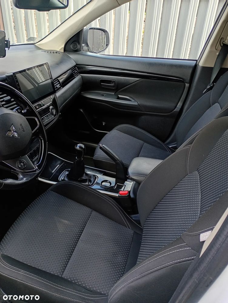 Mitsubishi Outlander - 7