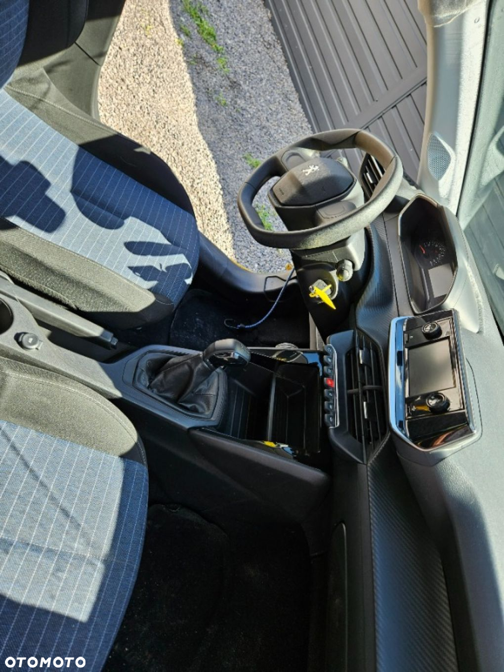 Peugeot 208 - 24