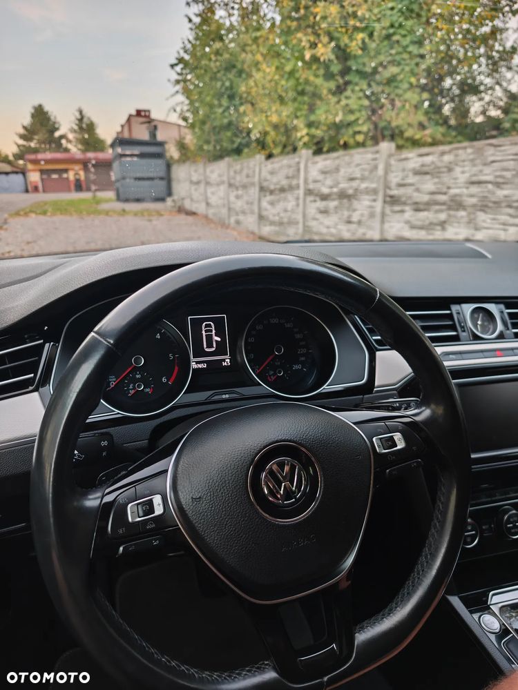 Volkswagen Passat - 20