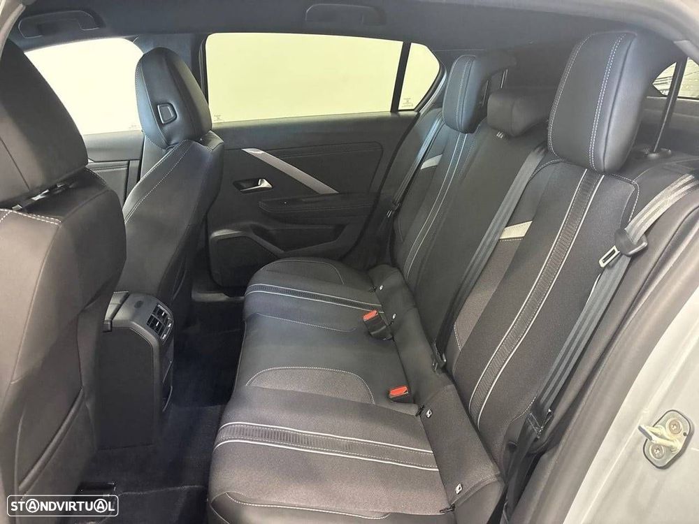 Opel Astra 1.2 T GS Aut. - 10