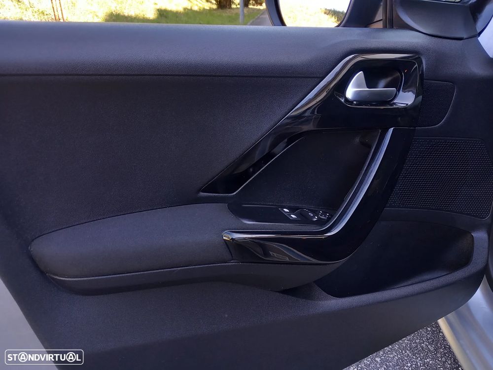 Peugeot 208 1.6 BlueHDi Style - 30