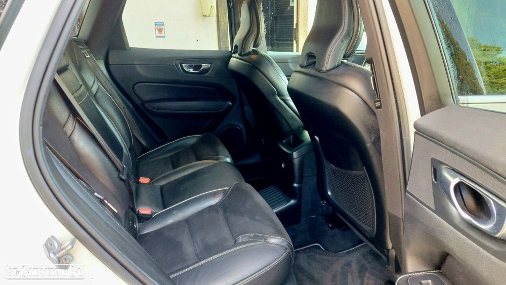 Volvo XC 60 2.0 T8 PHEV R-Design AWD - 11