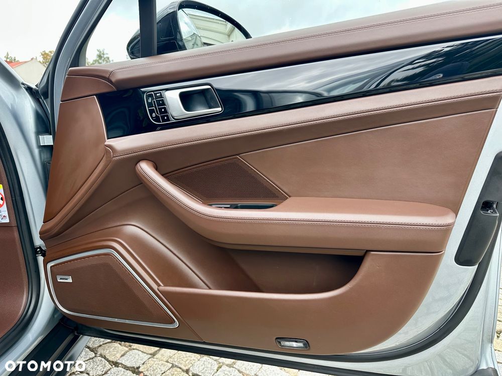 Porsche Panamera 4 - 32