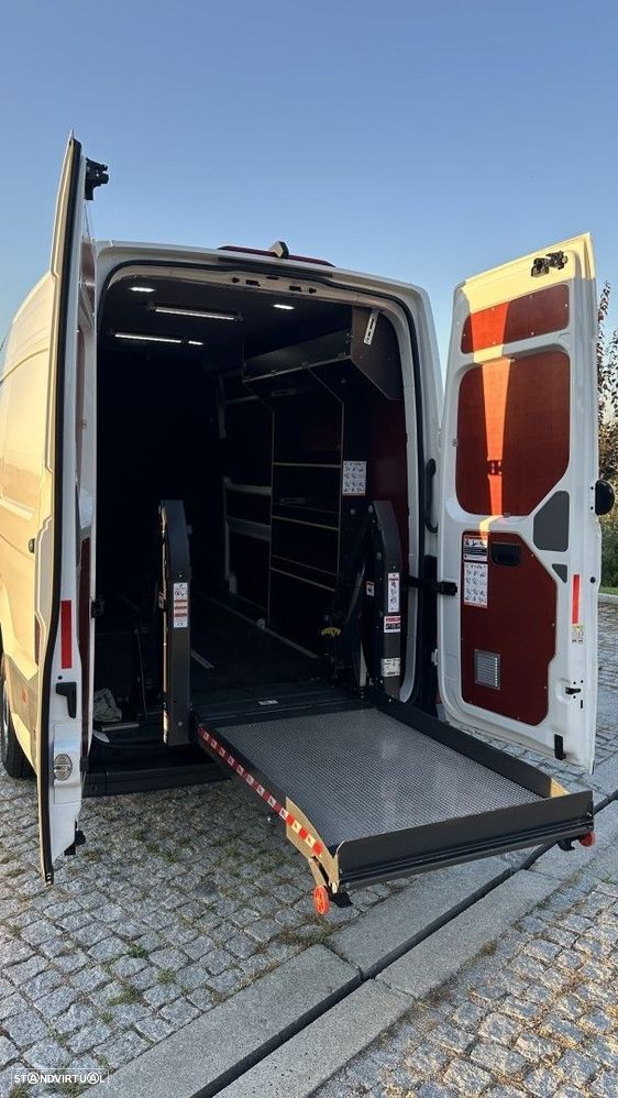 VW Crafter 35 2.0 TDi 140 Medio Tecto Baixo BlueMotion - 18