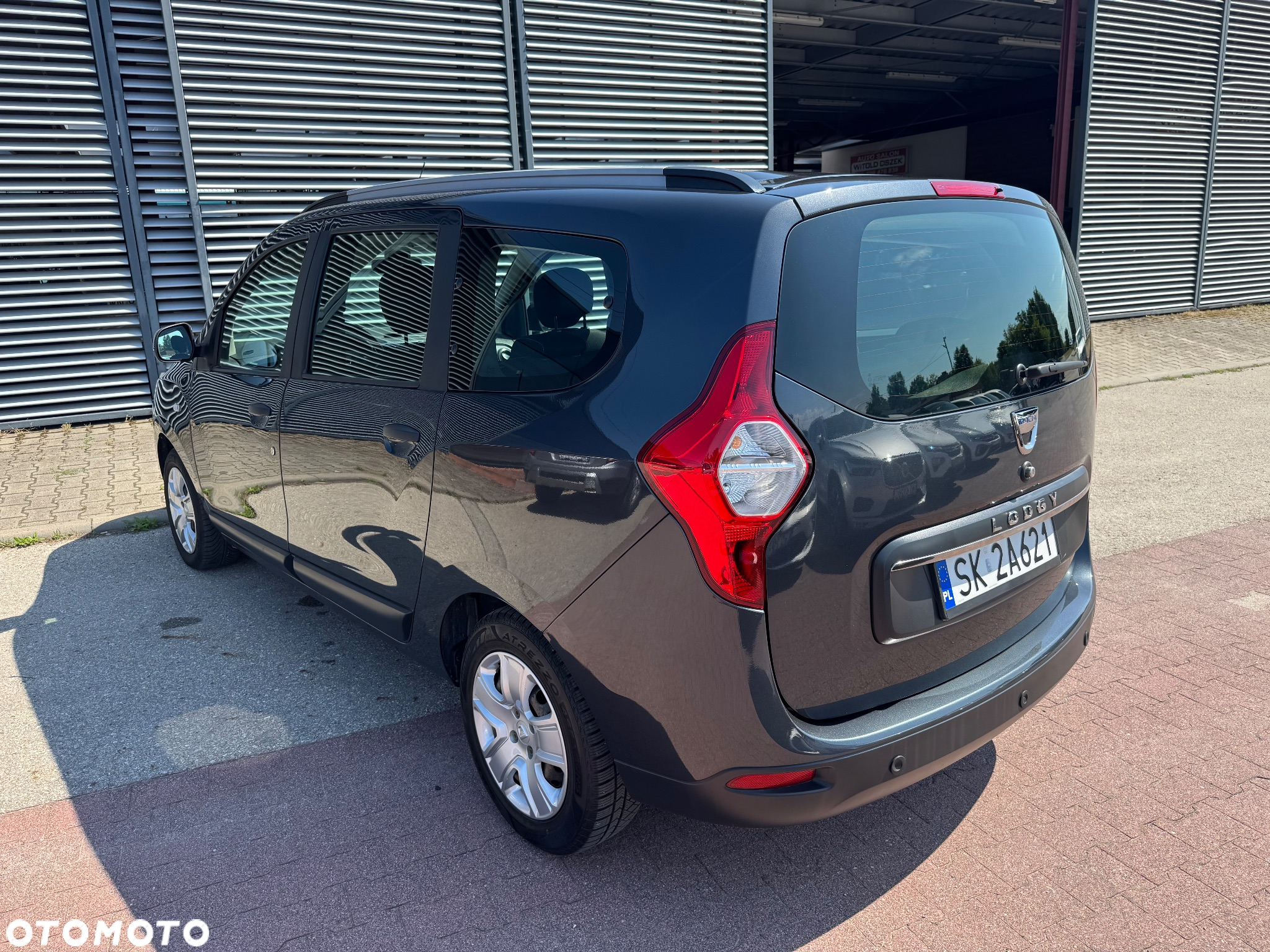 Dacia Lodgy 1.3 TCe Laureate S&S - 13