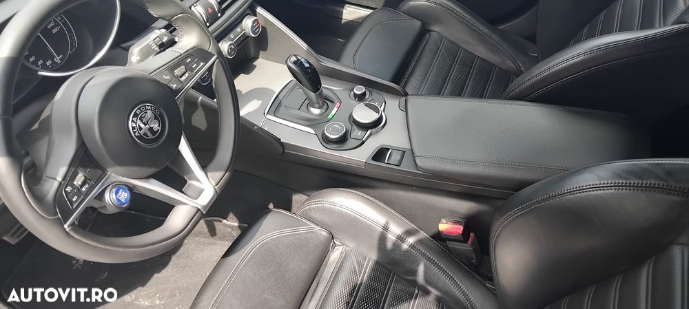 Alfa Romeo Giulia 2.2 AT8 Advanced Efficiency - 11