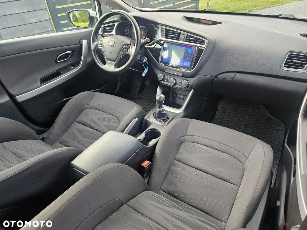 Kia Ceed - 11