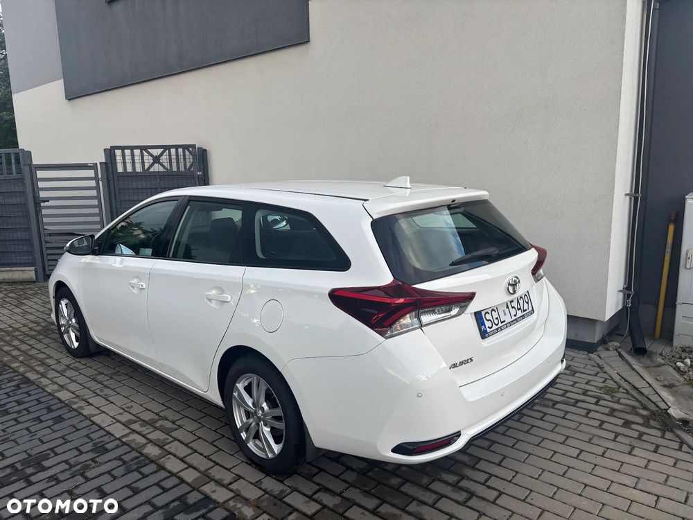 Toyota Auris - 2
