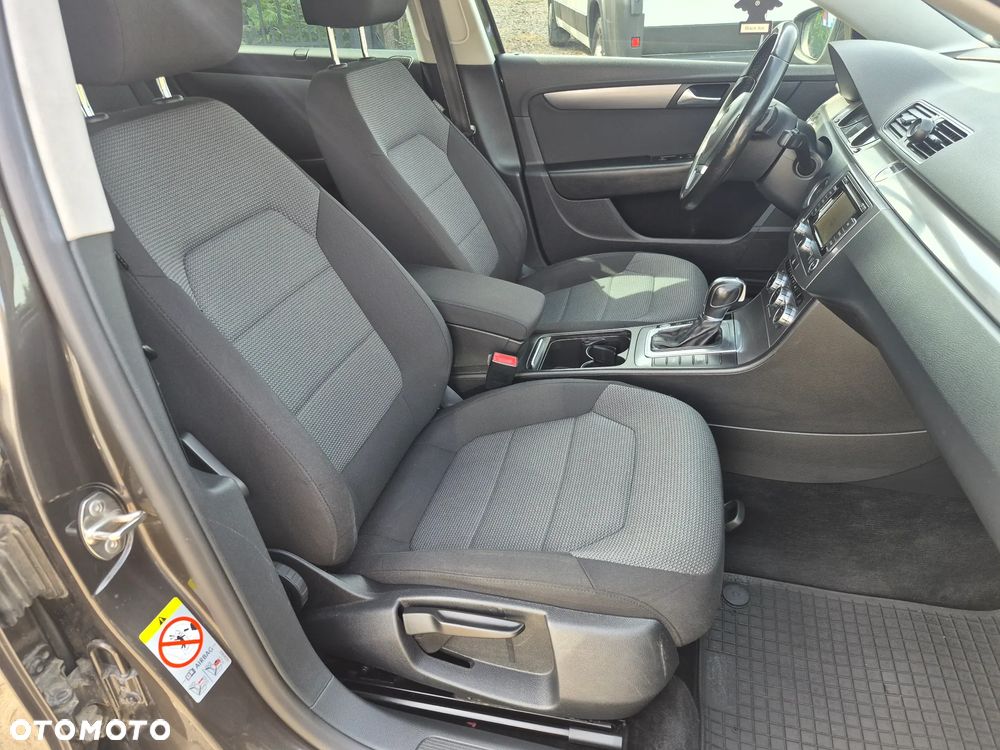 Volkswagen Passat - 19