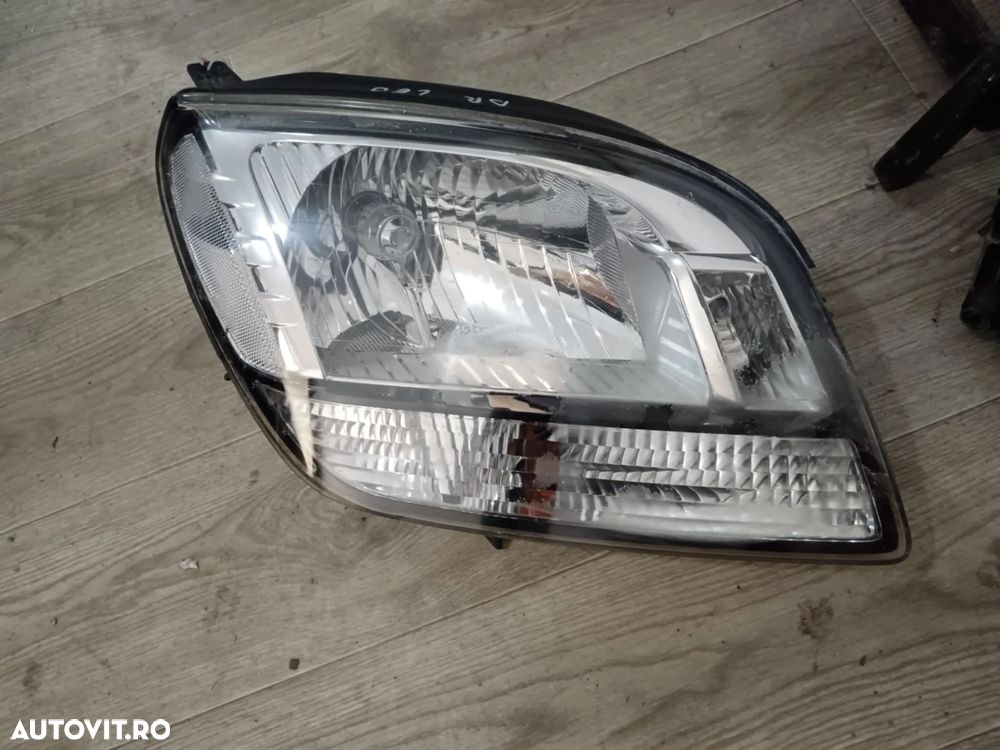 Far dreapta Chevrolet Orlando - 1