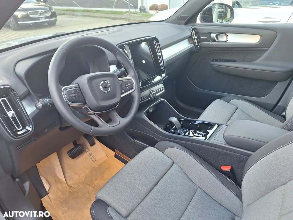 Volvo XC 40 B3 AT FWD MHEV Plus Dark - 6