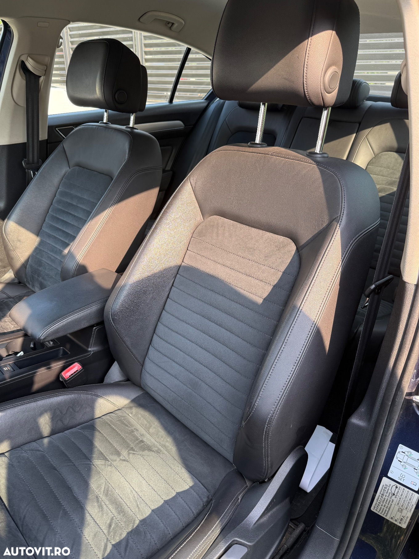 Volkswagen Passat 2.0 TDI Highline - 12