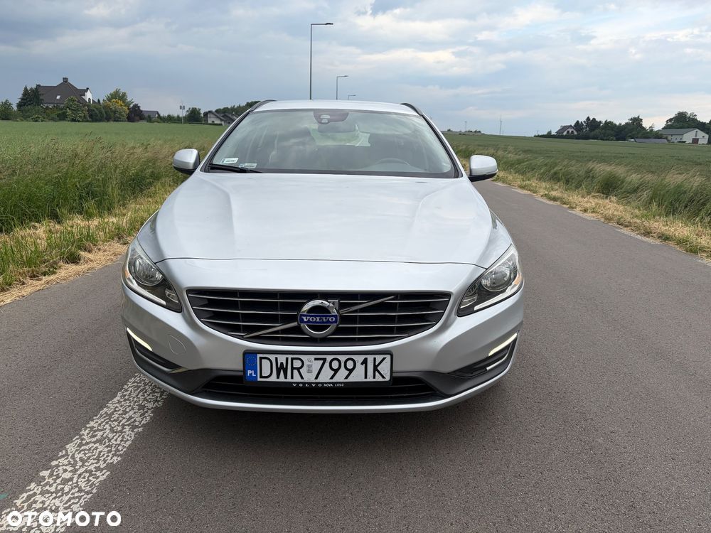 Volvo V60 D2 Momentum - 2