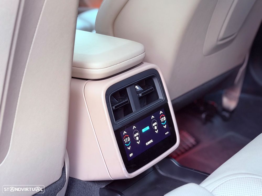 Porsche Taycan Cross Turismo 4 - 21