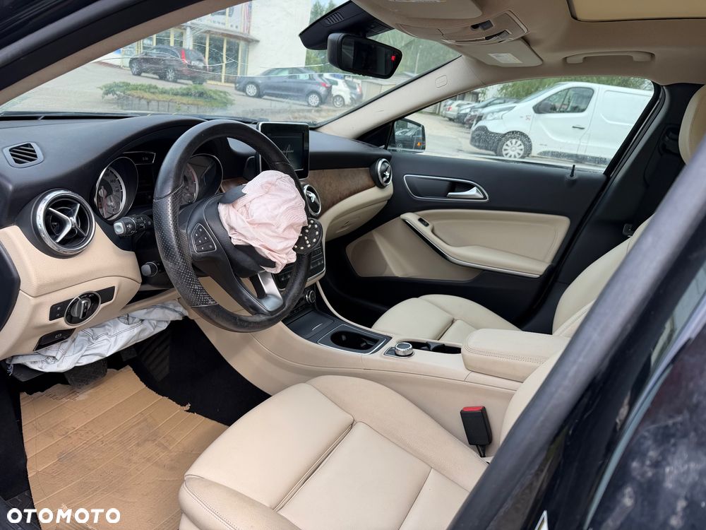 Mercedes-Benz GLA - 8