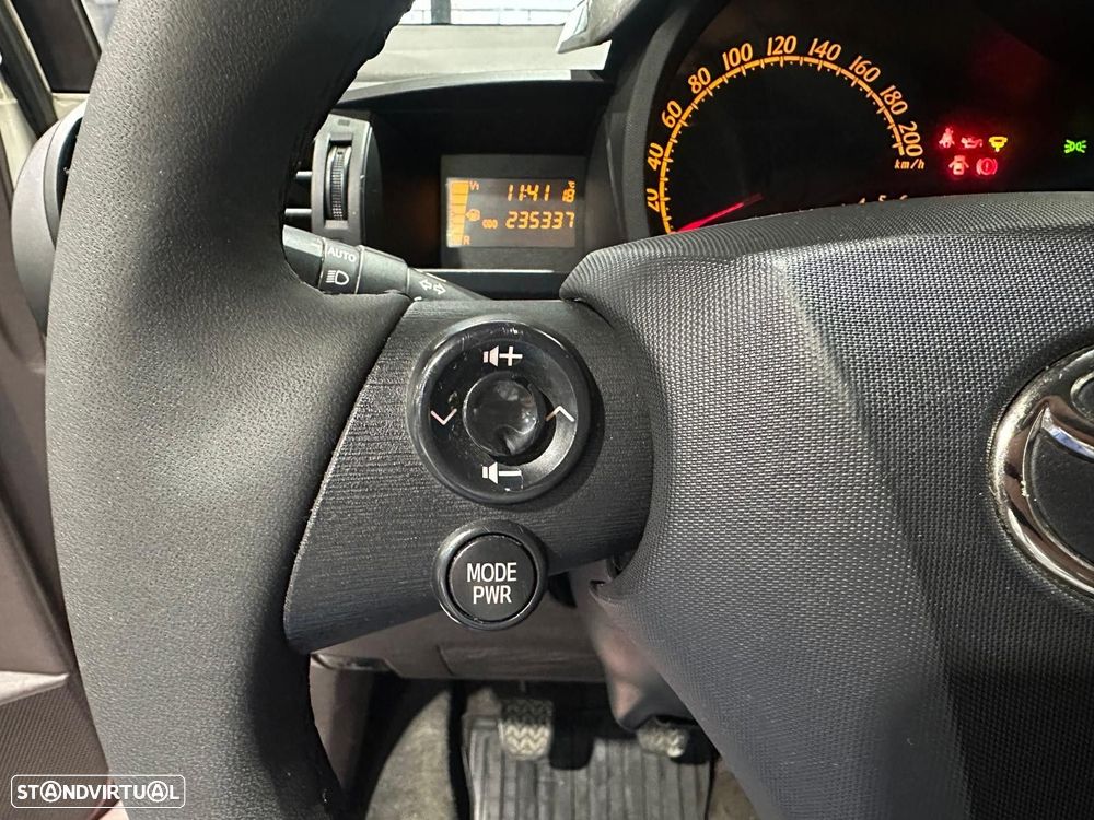 Toyota iQ 1.4 D-4D 2 EP+NAVI+Bluetooth - 32