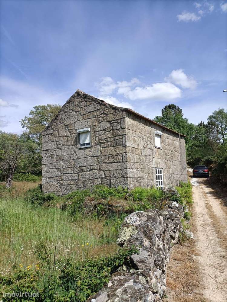 Moradia T3 +2 + Terreno Rústico de 3.700m2 em Fornos de Algodres - Grande imagem: 2/22