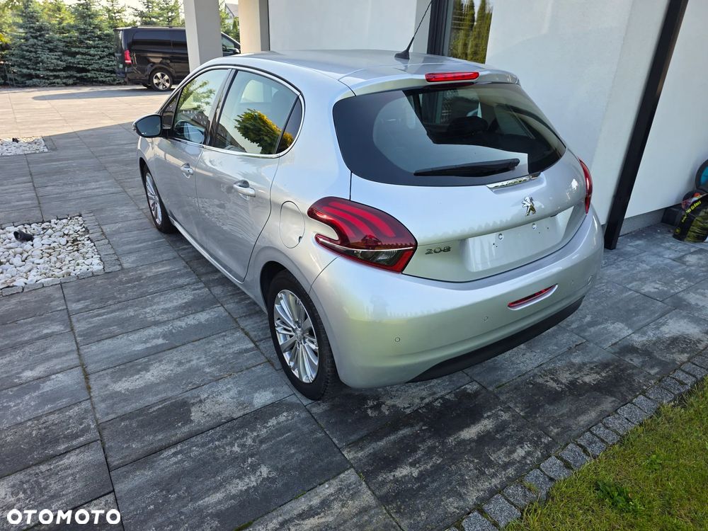 Peugeot 208 - 4