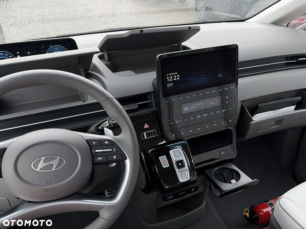 Hyundai Staria - 16