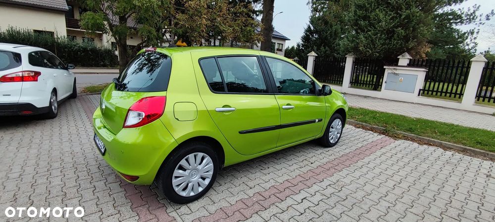 Renault Clio 1.2 16V Authentique - 15