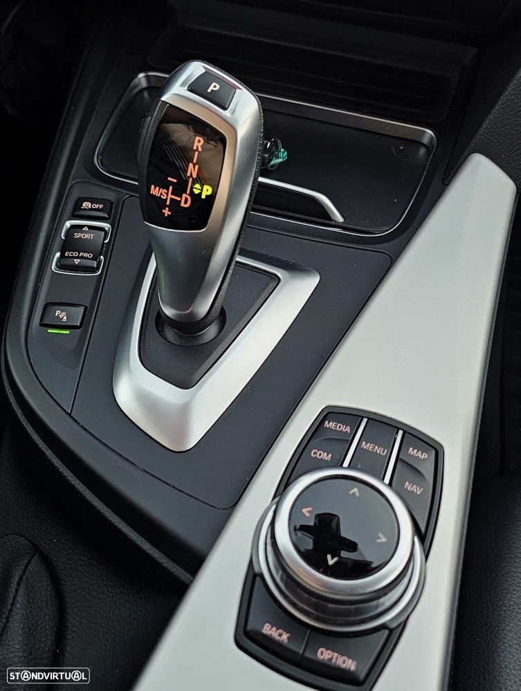 BMW 320 d Aut. Sport Line - 23