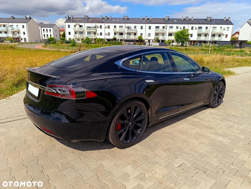 Tesla Model S - 4