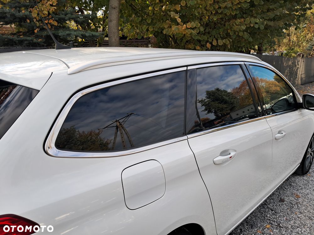 Peugeot 308 1.5 BlueHDi Business S&S EAT8 - 26