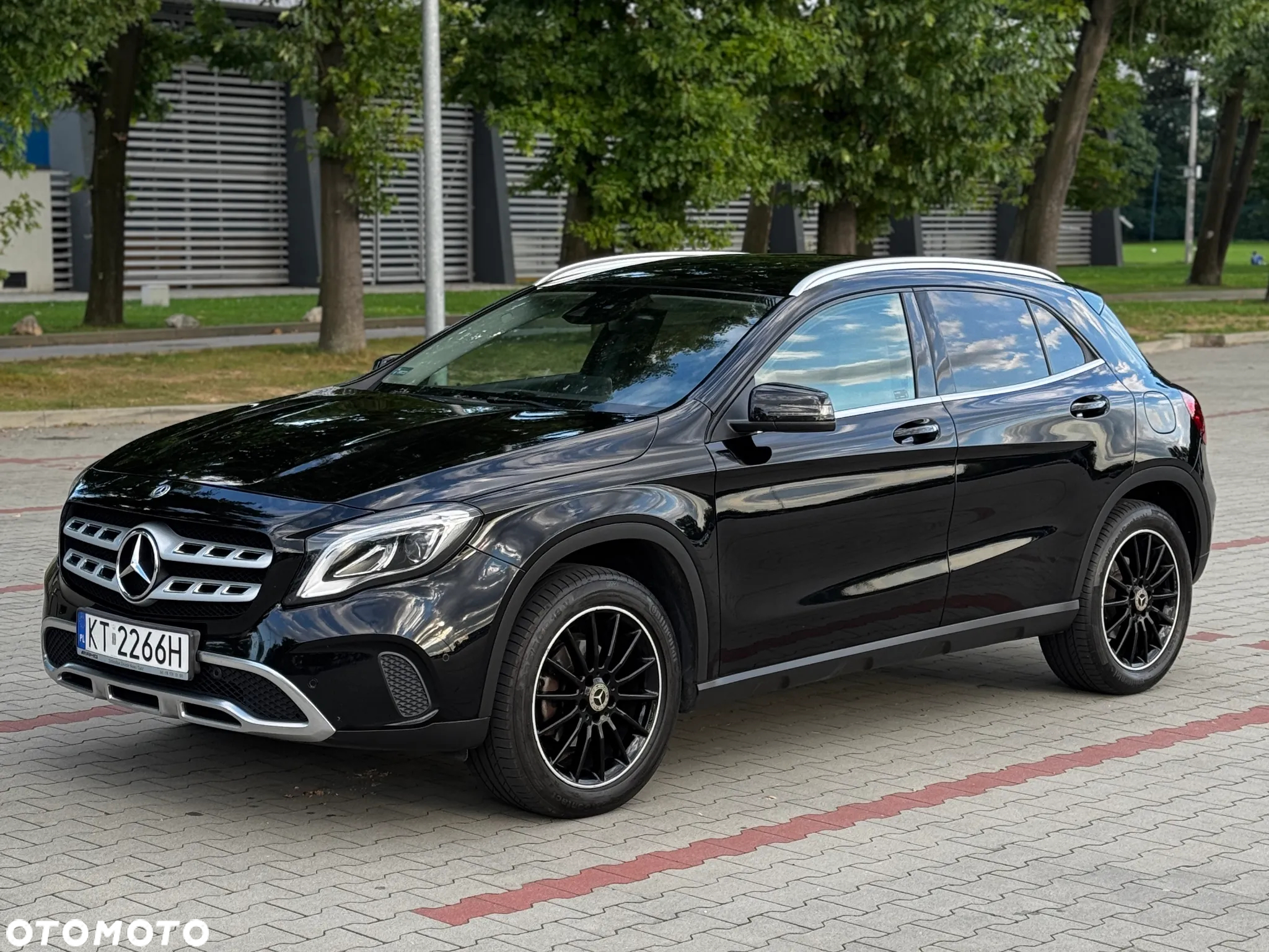 Mercedes-Benz GLA 200 7G-DCT - 4