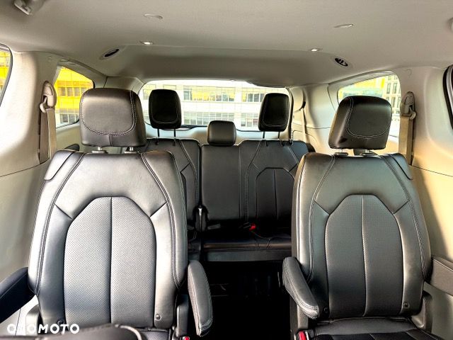 Chrysler Pacifica - 28