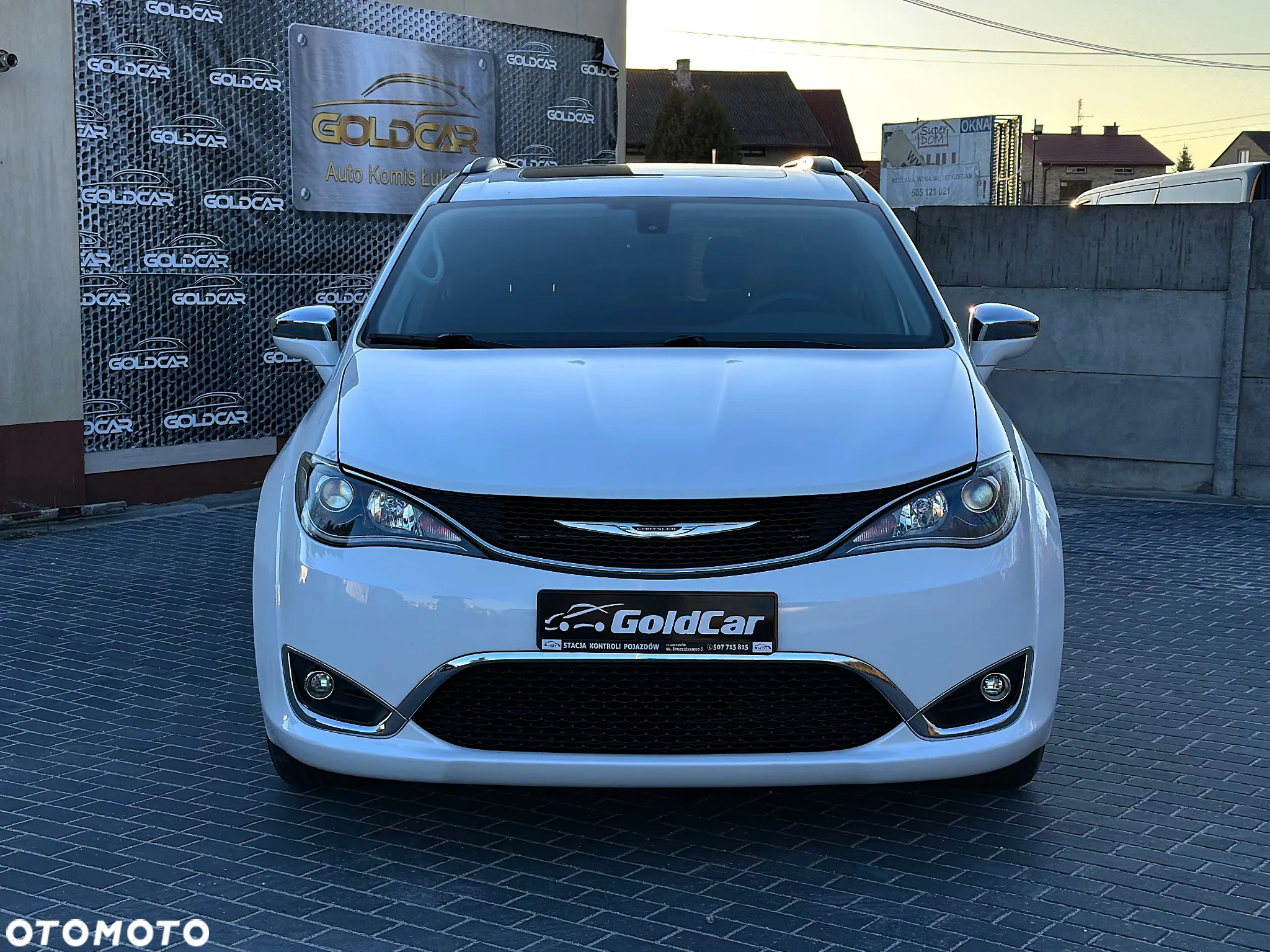 Chrysler Pacifica - 4