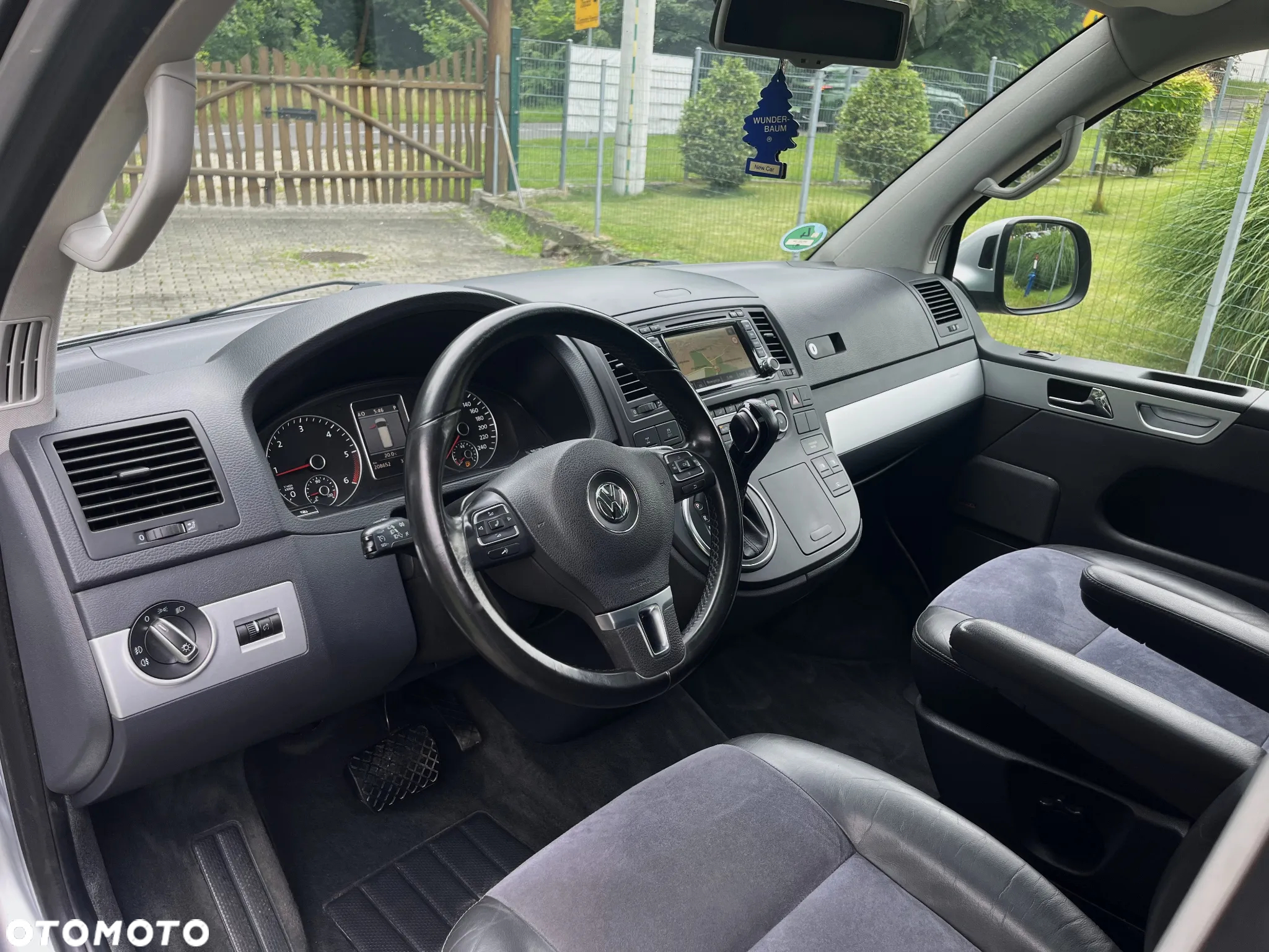 Volkswagen Multivan - 11