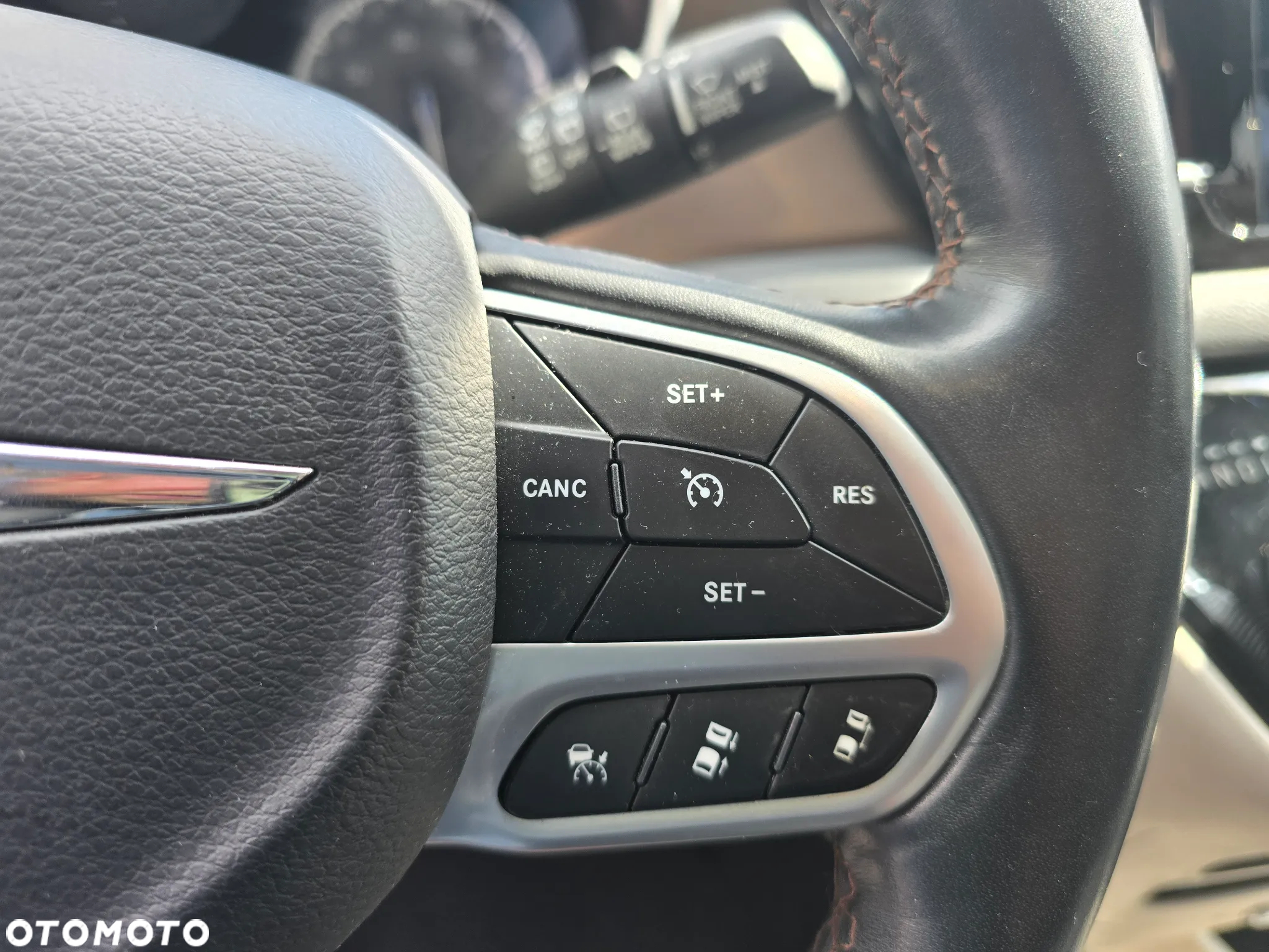 Chrysler Pacifica - 10
