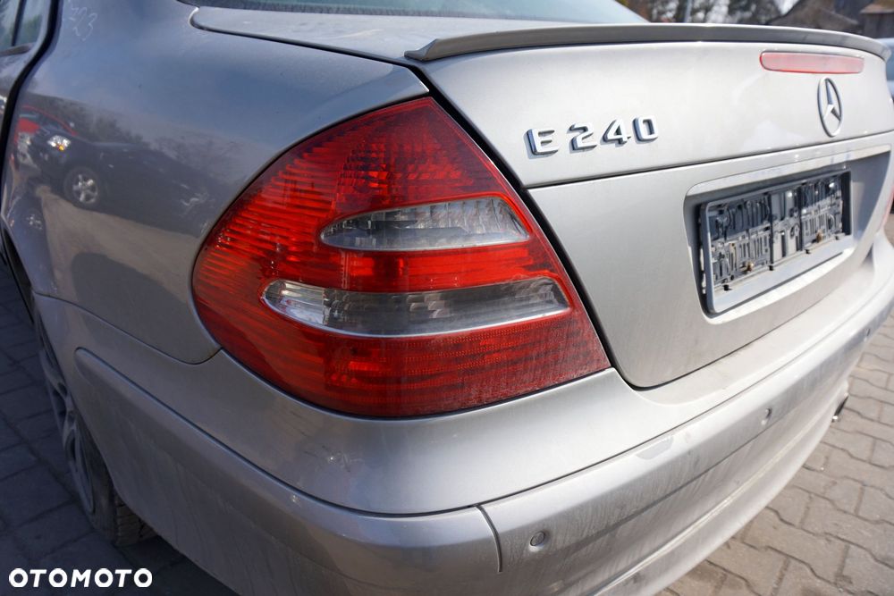 LAMPA TYLNA LEWA E-KLASA W211 SEDAN  MERCEDES 2002-2006 - 1