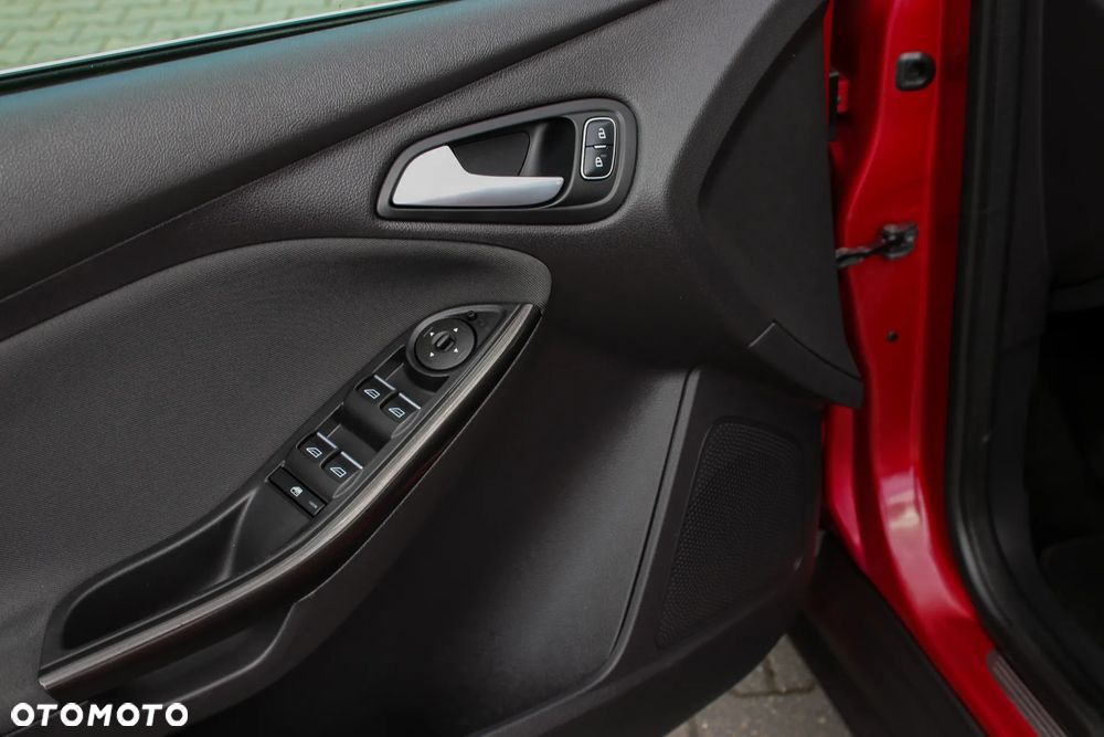 Ford Focus 1.5 EcoBoost Titanium Business - 30