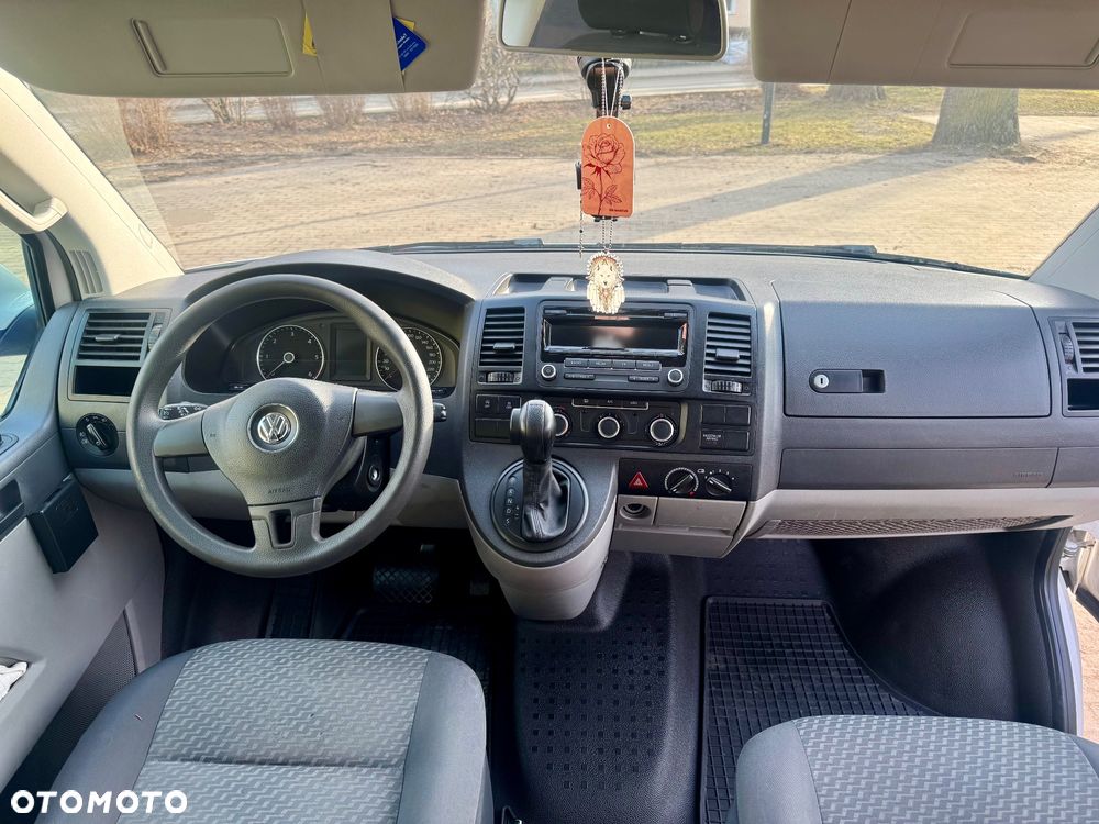 Volkswagen Caravelle - 8