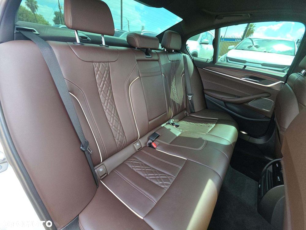 BMW Seria 5 530i M Sport Edition - 8