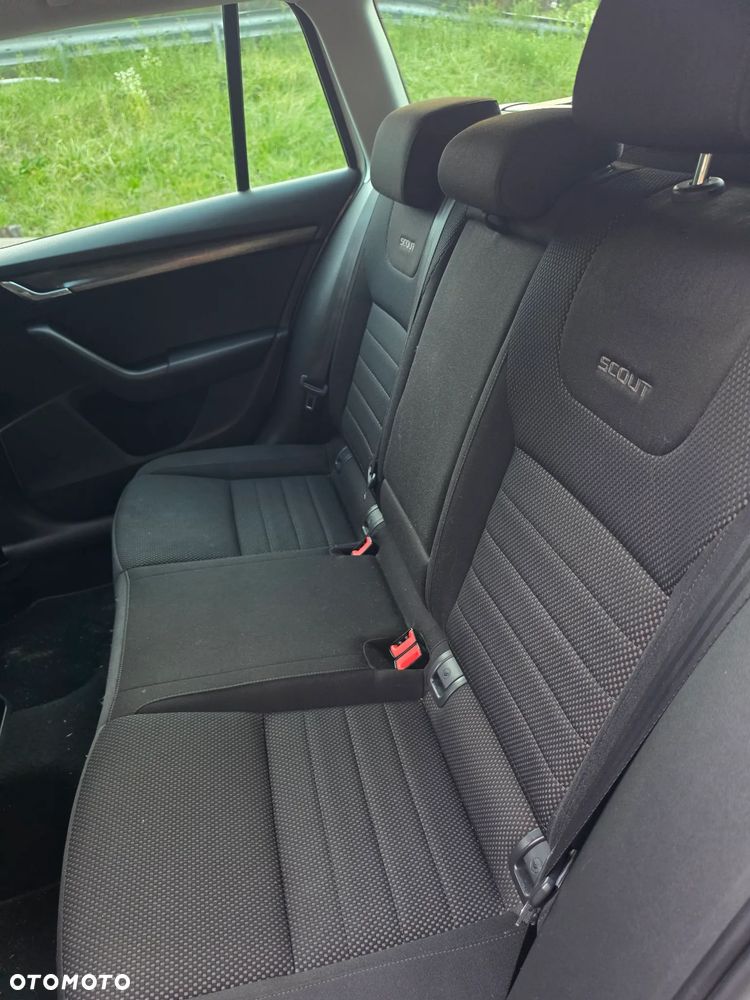 Skoda Octavia Scout 2.0 TDI 4x4 DSG - 19