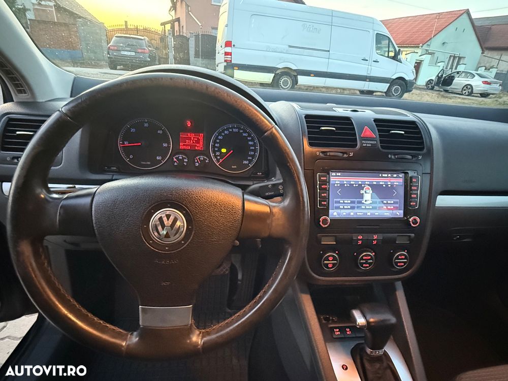 Volkswagen Golf - 11