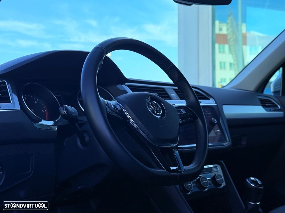 Volkswagen Tiguan 1.6 TDI Confortline — fotografia 6