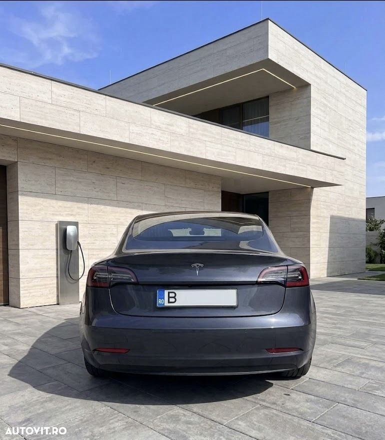 Tesla Model 3 - 3
