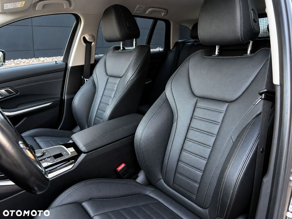 BMW Seria 3 320i Edition M Sport Shadow - 22