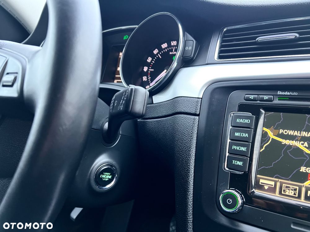 Skoda Superb 2.0 TDI DSG Elegance - 32