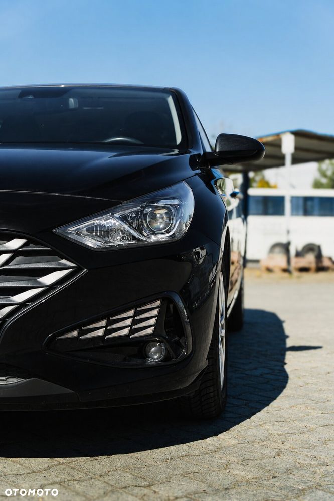 Hyundai i30 1.5 DPI Classic + - 21