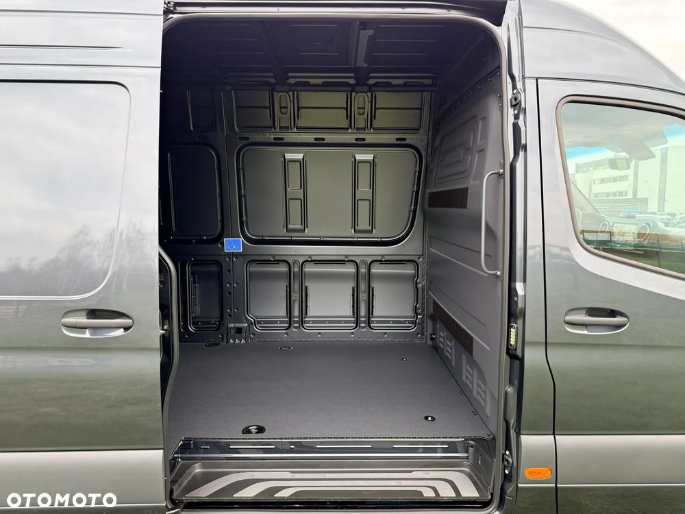 Mercedes-Benz Sprinter - 11