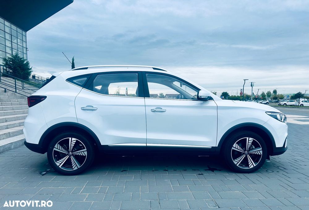 MG ZS EV Luxury - 10