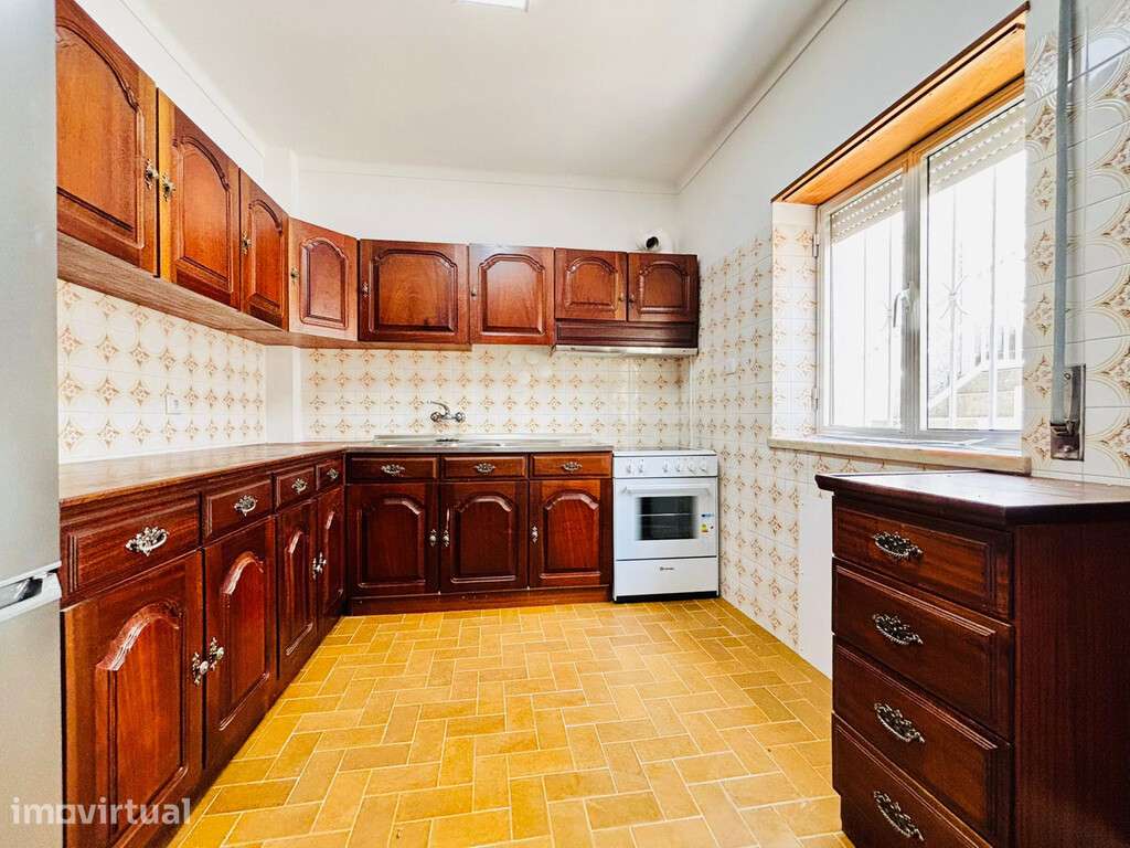 Apartamento T3 com garagem em zona de Oliveira do Hospital - Grande imagem: 2/15