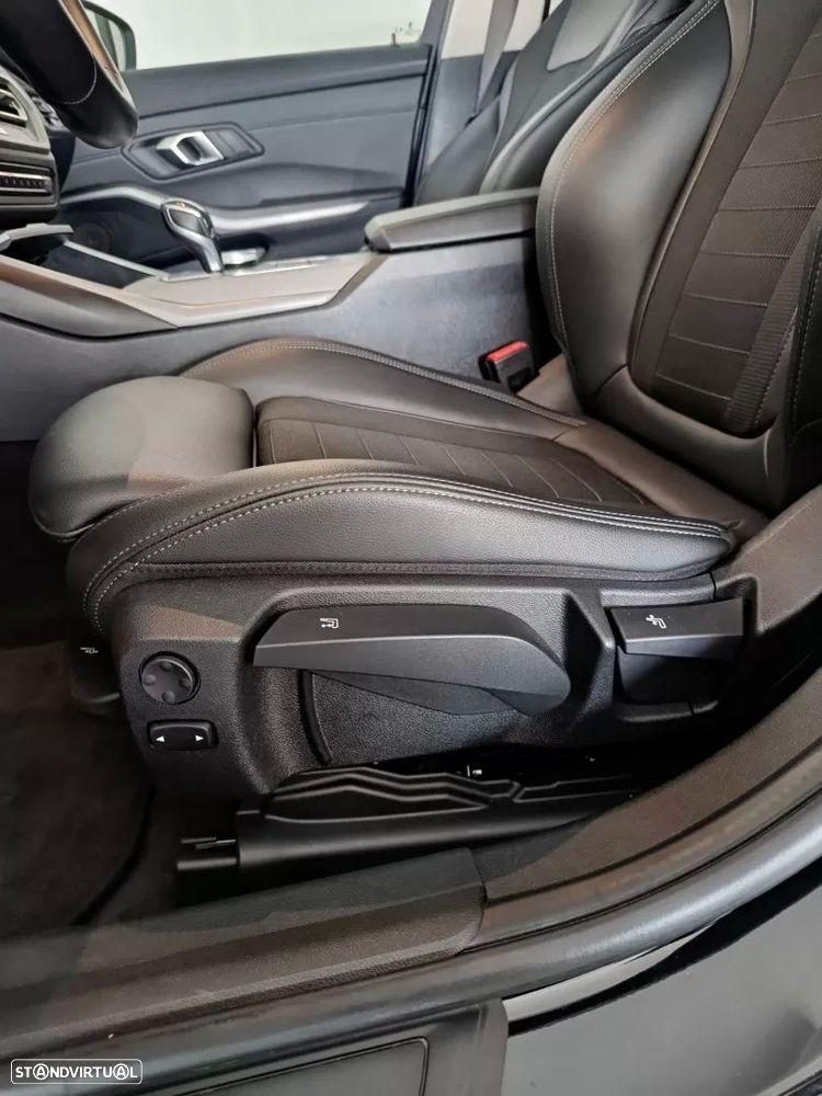 BMW 320 d Pack Desportivo M Auto - 21