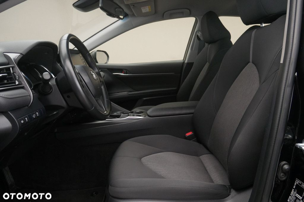 Toyota Camry 2.5 Hybrid Comfort CVT - 12