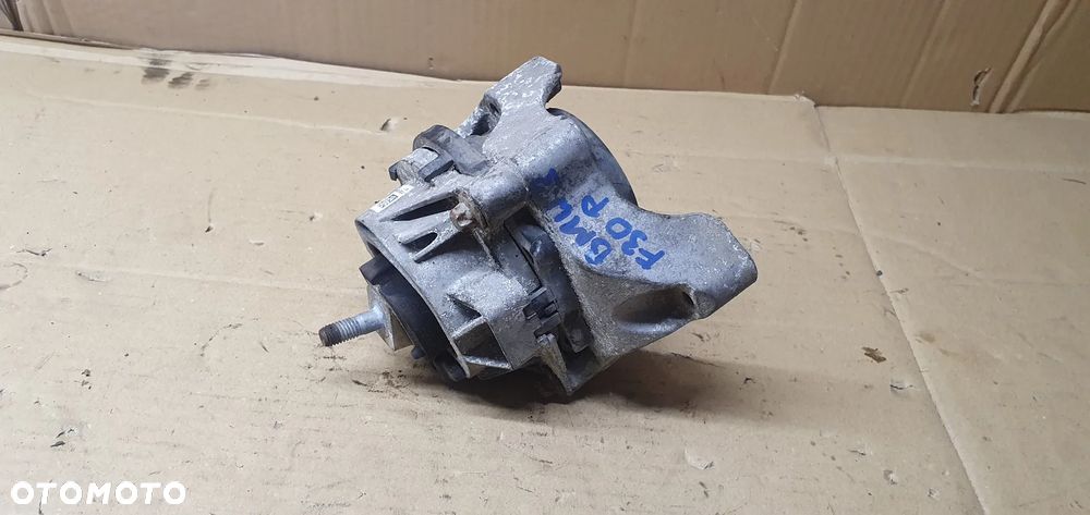 Łapa poduszka silnika prawa BMW 3 F30 F31 1.5 6859408 - 5