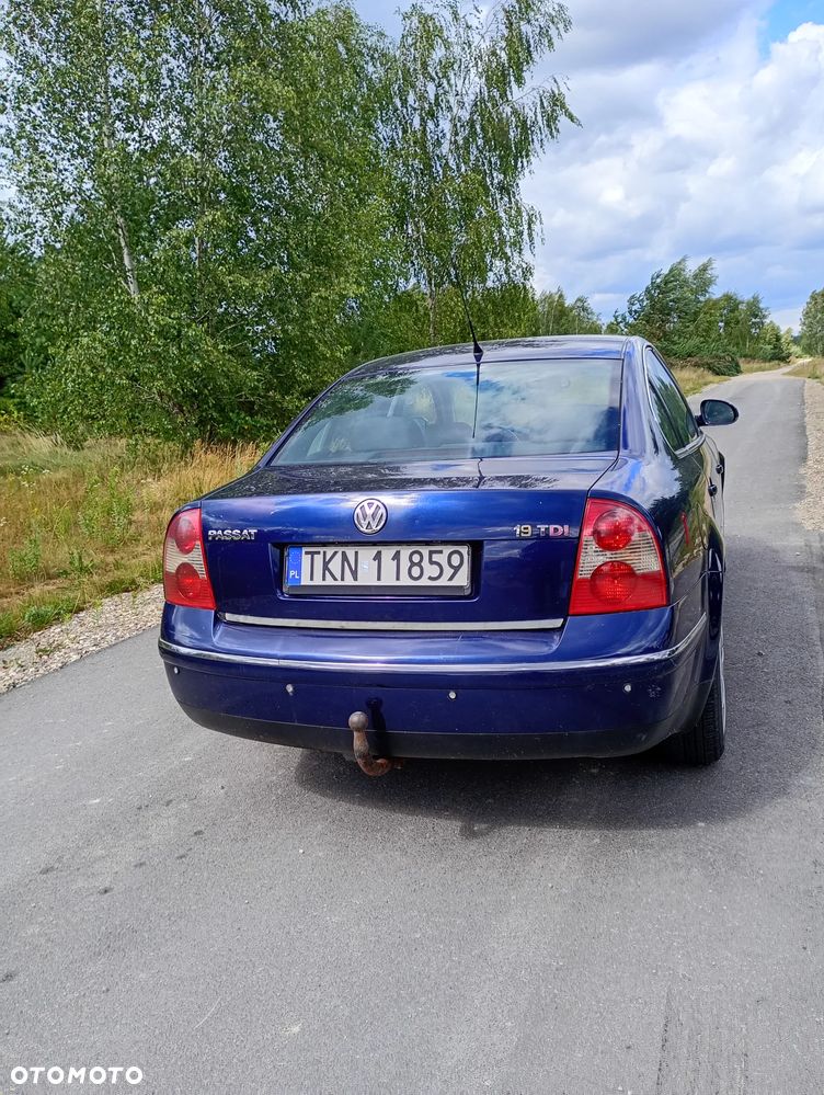 Volkswagen Passat 1.9 TDI Highline - 11